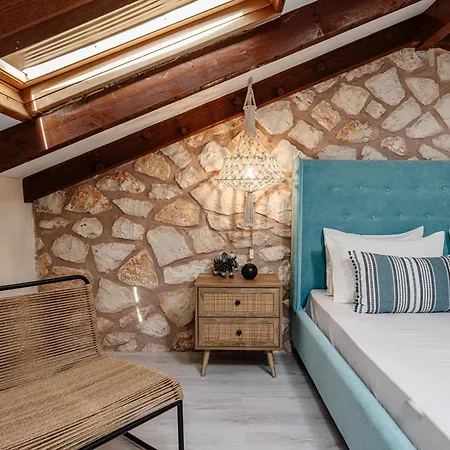 Limneon Villa *