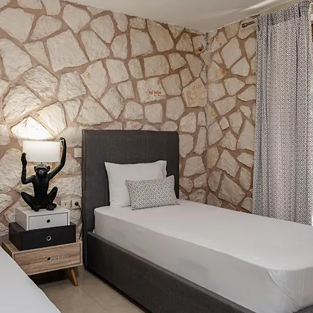 Limneon Villa Keri