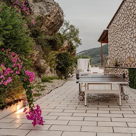 Limneon Villa Keri