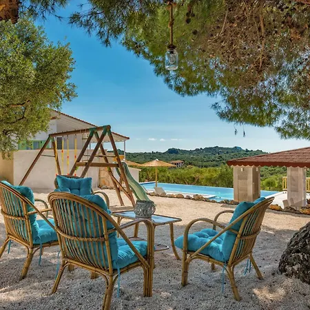 Villa Limneon Keri