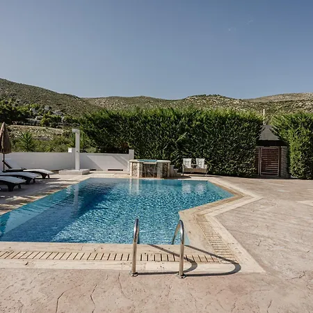 Villa Limneon Keri