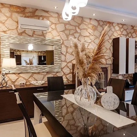 Limneon Villa Keri